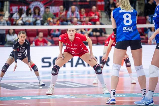 Nathalie Lemmens (Dresdner SC, 04) - konzentriert Allianz MTV Stuttgart - Dresdner SC, Volleyball Bundesliga, Frauen, VBL, Saison 2023 24, 25.02.2024, Stuttgart (SCHARRena), DEU Allianz MTV Stuttgart - Dresdner SC, Sport, Volleyball Bundesliga, Frauen, VBL, Saison 2023 24, 25.02.2024, Stuttgart (SCHARRena), DEU Stuttgart Copyright: xSandyxDinkelackerx EP_SDR