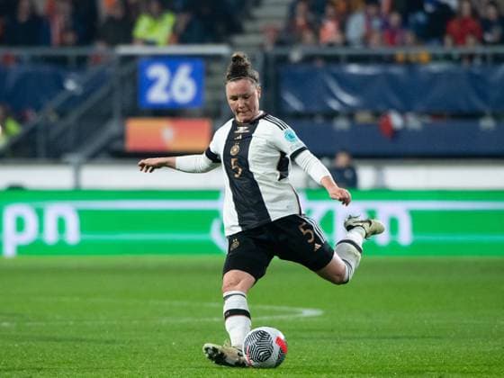Marina Hegering (Deutschland, 05) am Ball, NED, Niederlande (NED) vs Deutschland (GER), UEFA Frauen Fussball Nations League Finals, Spiel um Platz 3, 28.02.2024 NED, Niederlande (NED) vs Deutschland (GER), UEFA Frauen Fussball Nations League Finals, Spiel um Platz 3, 28.02.2024 Heerenveen Copyright: xEibner-Pressefoto Memmlerx EP_MMR