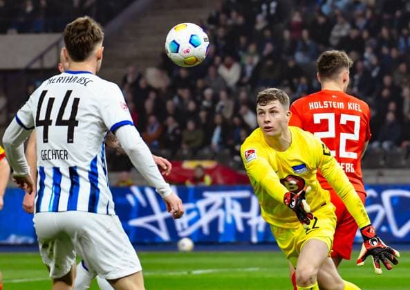 01.03.2024, xlakx, Fussball 2. Bundesliga, Hertha BSC - Holstein Kiel, emspor, v.l. Linus Gechter (Hertha BSC 44),Tjak Ernst (Hertha BSC 12),Zweikampf, Duell, Kampf, tackle (DFL DFB REGULATIONS PROHIBIT ANY USE OF PHOTOGRAPHS as IMAGE SEQUENCES and or QUASI-VIDEO) Berlin