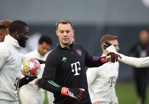 München, Deutschland 04. März 2024: Fussball, Herren, Saison 2023 2024, FC Bayern München, Säbener Strasse, Trainingsgelände, Abschlusstraining, Champions League Manuel Neuer (FC Bayern München) beim Aufwärmen, Kopf, Oberkörper