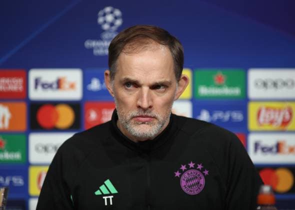 München, Deutschland 04. März 2024: Fussball, Herren, Bundesliga, Saison 2023 2024, FC Bayern München, Pressekonferenz Hier im Bild Thomas Tuchel, Trainer (FC Bayern München) auf der Pressekonferenz, zuhörend, skeptisch, Blick, Gesichtsausdruck,Kopf, Portrait