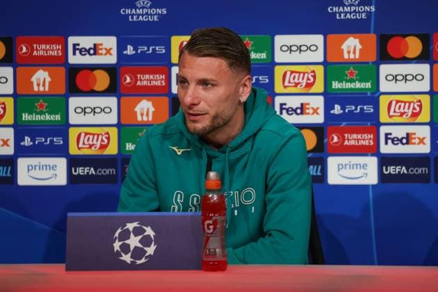 Ciro Immobile (S.S. Lazio Rom, 17) bei der Pressekoferenz, at the press conference, PK, Pressekonferenz Internationale Pressekonferenz. S.S. Lazio Rom, Fussball, UEFA Champions League, Achtelfinale Rueckspiel, Saison 23 24, 04.03.2024 , Internationale Pressekonferenz.S.S. Lazio Rom, Fussball, UEFA Champions League, Achtelfinale Rueckspiel, Saison 23 24, 04.03.2024 Muenchen Copyright: xEibner-Pressefoto JennixMaulx EP_JML