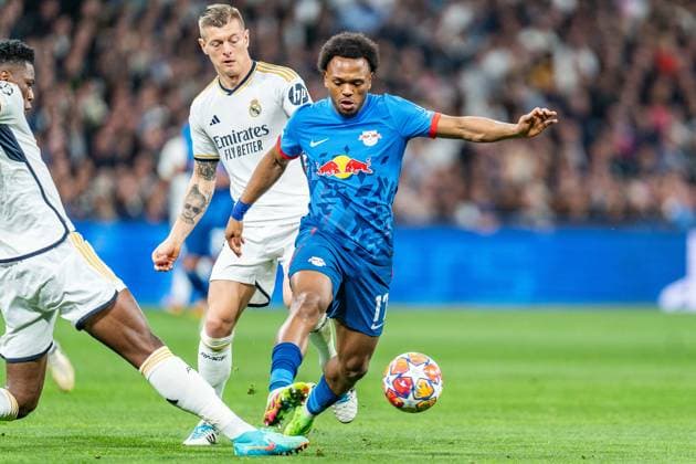 Lois Openda (RB Leipzig, 17) Aurelien Tchouameni (Real Madrid, 18) Toni Kroos (Real Madrid, 8) Real Madrid vs. RB Leipzig, Fussball, UEFA Champions League, Achtelfinale, 06.03.2024 Real Madrid vs. RB Leipzig, Fussball, UEFA Champions League, Achtelfinale, 06.03.2024 Madrid Copyright: xEibner-Pressefoto BahhoxKarax EP_BKA