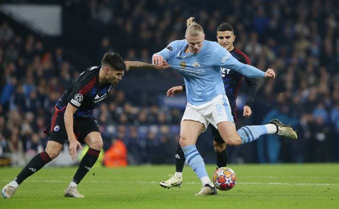 Erling Haland of Manchester City battles for the ball. - Manchester City v F.C. Copenhagen, UEFA Champions League, Round Of 16, 2nd Leg, Etihad Stadium, Manchester, UK. - 6th March 2024. Editorial Use Only - DataCo restrictions apply. Manchester City v FC Copenhagen, UEFA Champions League, Round of 16, Second Leg, Football, Etihad Stadium, Manchester, UK - 06 Mar 2024 EDITORIAL USE ONLY No use with unauthorised audio, video, data, fixture lists, club league logos or live services. Online in-match use limited to 120 images, no video emulation. No use in betting, games or single club league player publications. Copyright: xShutterstockx 14374226u