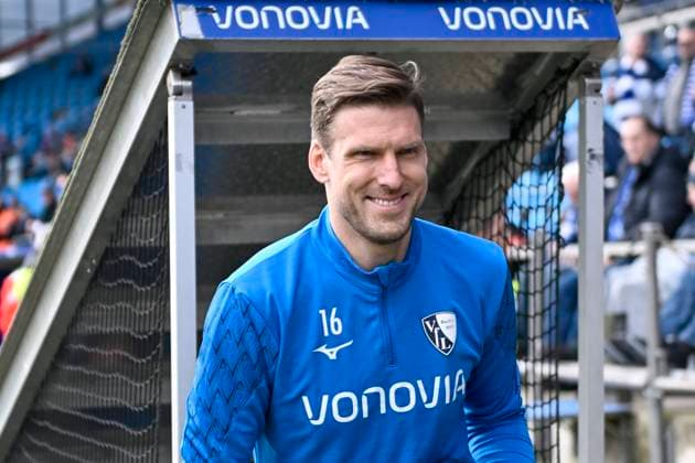 Andreas Luthe ( 16, VfL Bochum) Aktion . Portrait, halbportrait, Bild, einzel, Einzelaufnahme, picture, single, solo, alleine, 02.03.2024 Fussball, 1. Bundesliga, VfL Bochum vs RB Leipzig, Vonovia Ruhrstadion, Bochum, DFB DFL REGULATIONS PROHIBIT ANY USE OF PHOTOGRAPHS AS IMAGE SEQUENCES AND OR QUASI-VIDEO NRW Germany