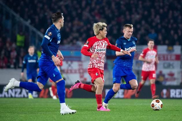 Ritsu Doan (SC Freiburg, 42) im Zweikampf mit James Ward-Prowse (West Ham United, 07), GER, SC Freiburg vs West Ham United, Fussball UEFA Europa League, Achtelfinale Hinspiel, Saison 2023 2024, 07.03.2024 GER, SC Freiburg vs West Ham United, Fussball UEFA Europa League, Achtelfinale Hinspiel, Saison 2023 2024, 07.03.2024 Freiburg Copyright: xEibner-Pressefoto Memmlerx EP_MMR