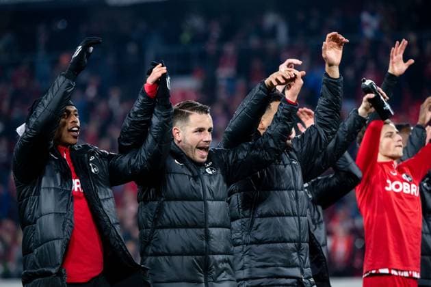 Sport Bilder des Tages Junior Adamu (SC Freiburg, 20), Christian Guenter (SC Freiburg, 30) und Team jubeln ueber den Sieg, GER, SC Freiburg vs West Ham United, Fussball UEFA Europa League, Achtelfinale Hinspiel, Saison 2023 2024, 07.03.2024 GER, SC Freiburg vs West Ham United, Fussball UEFA Europa League, Achtelfinale Hinspiel, Saison 2023 2024, 07.03.2024 Freiburg Copyright: xEibner-Pressefoto Memmlerx EP_MMR