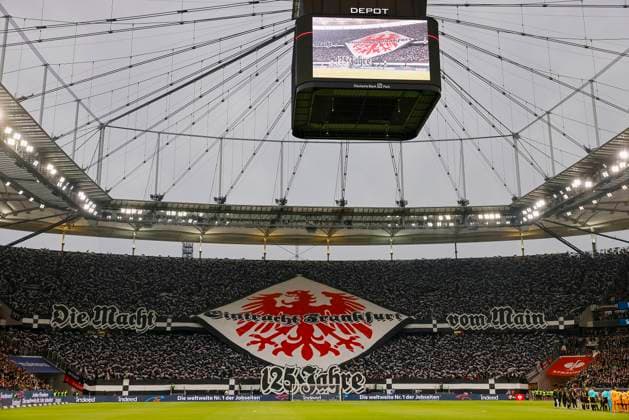 Bild: Schiedsrichter: Bastian Dankert (r) zeigt John Anthony Brooks (TSG Hoffenheim, 23) wegen einer Notbremse die rote Karte, Platzverweis, rote karte, 10.03.2024, Fussball, Bundesliga, Eintracht Frankfurt - TSG Hoffenheim, GER, Frankfurt am Main, Deutsche Bank Park, DFL REGULATIONS PROHIBIT ANY USE OF PHOTOGRAPHS AS IMAGE SEQUENCES AND OR QUASI-VIDEO. Copyright: HMBxMedia xHeikoxBecker