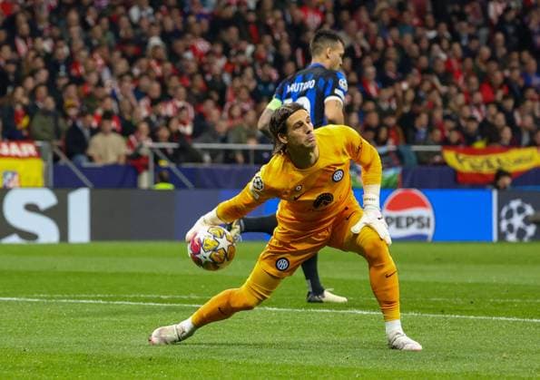 Champions League match between Atletico Madrid vs Inter 03 13 2024 Madrid, second leg of the 2023 24 Champions League round of 16, football match between CF Atletico Madrid vs FC Internazionale Milano at the Civita Metropolitano stadium in Madrid In picture : Yann Sommer of FC Internazionale Madrid stadio Civitas Metropolitano di Madrid madrid SPAGNA Copyright: xFABIOxSASSOxFabioxSassox 2L8A9917-2