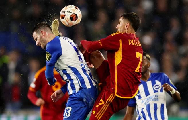 Pascal Gross of Brighton & Hove Albion and Lorenzo Pellegrini of Roma. Brighton & Hove Albion v Roma, UEFA Europa League, Round of 16, Second Leg, Football, American Express Community Stadium, Brighton, UK - 14 Mar 2024 EDITORIAL USE ONLY No use with unauthorised audio, video, data, fixture lists, club league logos or live services. Online in-match use limited to 120 images, no video emulation. No use in betting, games or single club league player publications. Copyright: xJamesxMarsh Shutterstockx 14385548aw