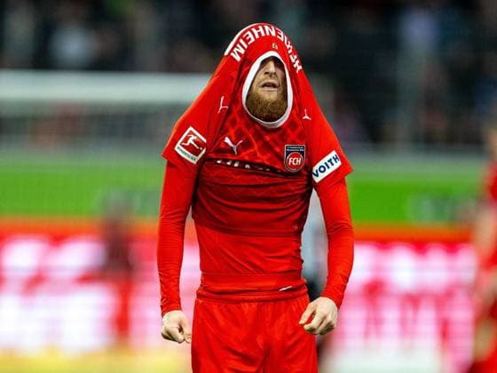 Jan-Niklas Beste (FC Heidenheim, 37) ist enttäuscht enttaeuscht, unzufrieden, GER, FC Heidenheim 1846 (FCH) vs. Borussia Moenchen Gladbach (BMG), Fussball, Bundesliga, 26. Spieltag, Spielzeit 2023 2024, 16.03.2024, DFB DFL regulations prohibit any use of photographs as image sequences and or quasi-video., GER, FC Heidenheim 1846 (FCH) vs. Borussia Moenchen Gladbach (BMG), Fussball, Bundesliga, 26. Spieltag, Spielzeit 2023 2024, 16.03.2024 Heidenheim Copyright: xEibner-Pressefoto SaschaxWaltherx EP_EER