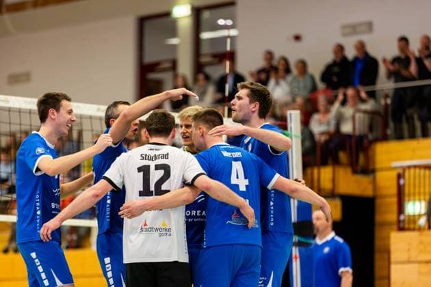 16.03.2024, GER, 2.BL Maenner Sued, Volleyball,Saison 2023 2024, Blue Volleys Gotha - TUS Kriftel Volleyball Jubel bei Assmann, Christoph (Blue Volleys Gotha) Gorski, Tomasz (Blue Volleys Gotha) Stueckrad, Max (Blue Volleys Gotha) Werner, Robert (Blue Volleys Gotha) Krochmann, Hannes (Blue Volleys Gotha) Erik Niederluecke (Blue Volleys Gotha) 99867 Gotha Gotha Ernestiner-Sporthalle Sp Thüringen Deutschland