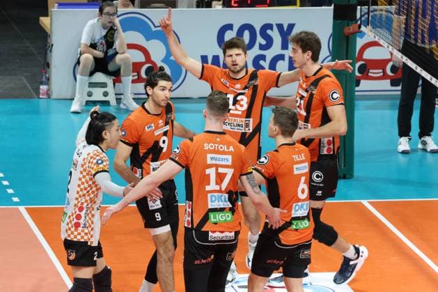 DEU, DVV, 1.VBL, BR Volleys vs. Karlsruhe, 17.03.2024, Max-Schmeling-Halle, Berlin, DEU, DVV, 1.VBL, BR Volleys vs. Karlsruhe, im Bild BR Volleys-Spielerkreis Foto: Juergen Engler nordphoto GmbH