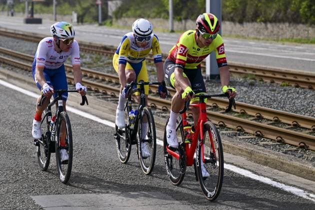French Thomas Gachignard of TotalEnergies, Belgian Victor Vercouillie of Team Flanders Baloise and Belgian Luca De Meester of Bingoal WB pictured in action during the Classic Brugge-De Panne men s elite one-day cycling race, 198,9 km from Brugge to De Panne, Wednesday 20 March 2024. LAURIExDIEFFEMBACQ x89532770x