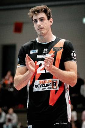 Tobias Krick (Berlin Recycling Volleys, 21), ist zufrieden GER, Baden VOLLEYS SSC Karlsruhe vs. Berlin Recycling Volleys Volleyball, Playoff Viertelfinale, Maenner, 20.03.2024 GER, Baden VOLLEYS SSC Karlsruhe vs. Berlin Recycling Volleys Volleyball, Playoff Viertelfinale, Maenner, 20.03.2024 Karlsruhe Copyright: xEibner-Pressefoto StefanxMayerx EP_SMR