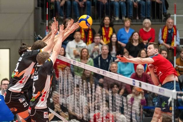 Angriff Roos, Felix (BADEN VOLLEYS SSC Karlsruhe, 6) GER, Baden VOLLEYS SSC Karlsruhe vs. Berlin Recycling Volleys Volleyball, Playoff Viertelfinale, Maenner, 20.03.2024 GER, Baden VOLLEYS SSC Karlsruhe vs. Berlin Recycling Volleys Volleyball, Playoff Viertelfinale, Maenner, 20.03.2024 Karlsruhe Copyright: xEibner-Pressefoto StefanxMayerx EP_SMR