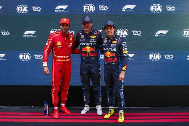 SAINZ Carlos (spa), Scuderia Ferrari SF-24, VERSTAPPEN Max (ned), Red Bull Racing RB20, PEREZ Sergio (mex), Red Bull Racing RB20, portrait during the Formula 1 Rolex Australian Grand Prix 2024, 3rd round of the 2024 Formula One World Championship, WM, Weltmeisterschaft from March 22 to 24, 2024 on the Albert Park Circuit, in Melbourne, Australia - F1 - AUSTRALIAN GRAND PRIX 2024 DPPI Panoramic 240323_R03_AUSTRALIA_EA016931