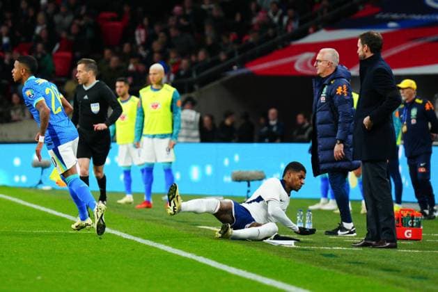 Marcus Rashford of England falls at the feet of England Manager Gareth Southgate England v Brazil, International Friendly, Länderspiel, Nationalmannschaft Football, Wembley Stadium, London, UK - 23 Mar 2024 EDITORIAL USE ONLY No use with unauthorised audio, video, data, fixture lists, club league logos or live services. Online in-match use limited to 120 images, no video emulation. No use in betting, games or single club league player publications. Copyright: xJavierxGarcia Shutterstockx 14398296cr