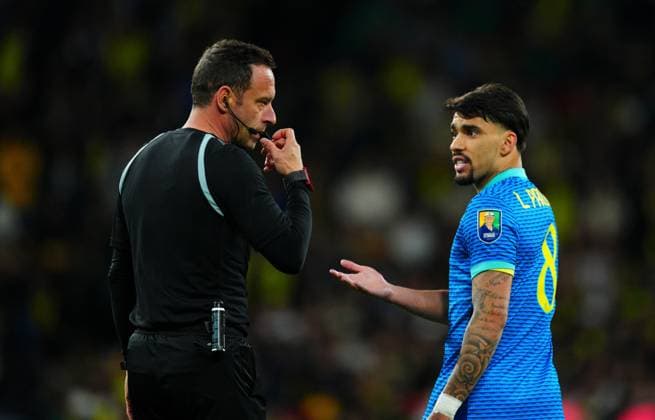 Lucas Paqueta of Brazil reacts towards the referee England v Brazil, International Friendly, Länderspiel, Nationalmannschaft Football, Wembley Stadium, London, UK - 23 Mar 2024 EDITORIAL USE ONLY No use with unauthorised audio, video, data, fixture lists, club league logos or live services. Online in-match use limited to 120 images, no video emulation. No use in betting, games or single club league player publications. Copyright: xJavierxGarcia Shutterstockx 14398296ib