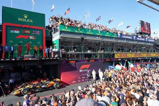 FORMULA 1 ROLEX AUSTRALIAN GRAND PRIX 2024 24.03.2024, Albert Park Circuit, Melbourne, FORMULA 1 ROLEX AUSTRALIAN GRAND PRIX 2024 ,im Bild Sieger Carlos Sainz Jr. (ESP), Scuderia Ferrari, 2.Platz für Charles Leclerc (MCO), Scuderia Ferrari, 3.Platz für Lando Norris (GBR), McLaren F1 Team, Ferrari Ingenieur Matteo Toninelli