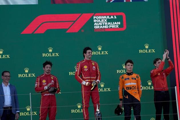 FORMULA 1 ROLEX AUSTRALIAN GRAND PRIX 2024 24.03.2024, Albert Park Circuit, Melbourne, FORMULA 1 ROLEX AUSTRALIAN GRAND PRIX 2024 ,im Bild Sieger Carlos Sainz Jr. (ESP), Scuderia Ferrari, 2.Platz für Charles Leclerc (MCO), Scuderia Ferrari, 3.Platz für Lando Norris (GBR), McLaren F1 Team, Ferrari Ingenieur Matteo Toninelli