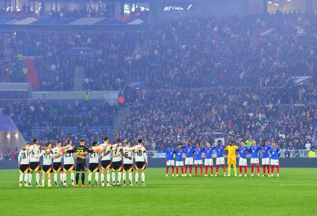 Team France and Germany in a memorial minute for the deceased former DFB player Andi Brehme and Franz Beckenbauer with Maximilian Mittelstädt, DFB 18 Jonathan Tah, DFB 4 Florian Wirtz, Nr. 17 DFB Toni Kroos, DFB 8 Robert Andrich, DFB 23 Marc-Andre ter STEGEN, DFB 22 Ilkay Gündogan, DFB 21 Kai Havertz, DFB 7 Antonio Rüdiger, Ruediger, DFB 2 Joshua Kimmich, DFB 6 Jamal Musiala, DFB 10 Brice Samba, FRA 1 goalkeeper, Benjamin Pavard, FRA 2 Dayot Upamecano, FRA 4 Jules Kounde, FRA 5 Aurelien Tchouameni, FRA 8 Kylian MBAPPE, FRA 10 Ousmane DEMBELE, FRA 11 Adrien Rabiot, FRA 14 Marcus Thuram, FRA 15 Warren Zaire-Emery, FRA 18 Lucas HERNANDEZ, FRA 21 in the friendly match FRANCE - GERMANY 0-2 FRANKREICH - DEUTSCHLAND 0-2 in preparation for European Championships 2024 on Mar 23, 2024 in Lyon, France.