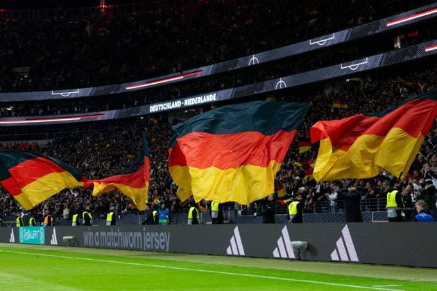 Fans von Deutschland jubeln ueber das Tor zum 1:1 Ausgleich, davor werden Fahnen geschwenkt, GER, Deutschland vs Niederlande, DFB Fussball Nationalmannschaft Herren, Laenderspiel, Saison 2023 2024, 26.03.2024 DFB regulations prohibit any use of photographs as image sequences and or quasi-video GER, Deutschland vs Niederlande, DFB Fussball Nationalmannschaft Herren, Laenderspiel, Saison 2023 2024, 26.03.2024 Frankfurt am Main Copyright: xEibner-Pressefoto Memmlerx EP_MMR