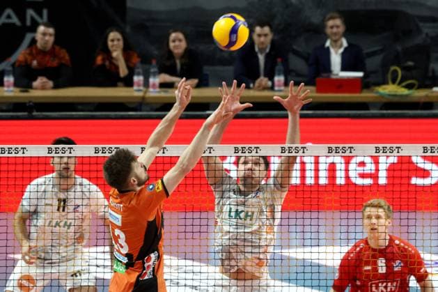 DEU, DVV, 1.VBL, BR Volleys vs. SVG Lueneburg, 27.03.2024, Max-Schmeling-Halle, Berlin, DEU, DVV, 1.VBL, BR Volleys vs. SVG Lueneburg, im Bild Ruben Schott (BR Volleys 13), Maxwell Elgert (Lueneburg 4) Foto: Juergen Engler nordphoto GmbH