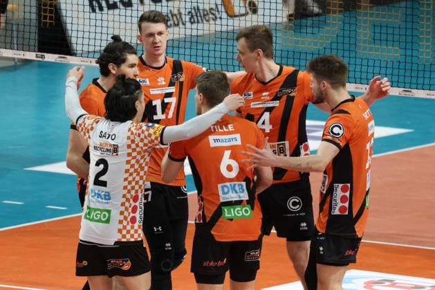 DEU, DVV, 1.VBL, BR Volleys vs. SVG Lueneburg, 27.03.2024, Max-Schmeling-Halle, Berlin, DEU, DVV, 1.VBL, BR Volleys vs. SVG Lueneburg, im Bild BR Volleys-Spielerkreis Foto: Juergen Engler nordphoto GmbH