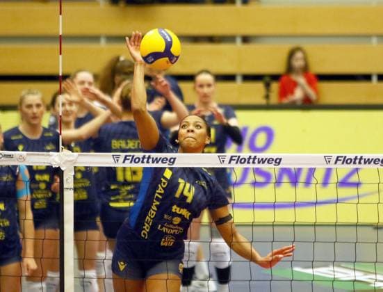 March 27, 2024, Vilsbiburg: Jasmine WHITE (Schwerin), .womans volleyball, German Volleyball Bundesliga, playoff quarter final, .Rote Raben Vilsbiburg vs SSC Palmberg Schwerin, .Vilsbiburg, Ballsporthalle, March 27, 2024, Vilsbiburg - ZUMAf110 20240327_fap_f110_003 Copyright: xWolfgangxFehrmannx