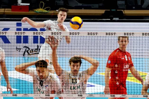DEU, DVV, 1.VBL, BR Volleys vs. SVG Lueneburg, 27.03.2024, Max-Schmeling-Halle, Berlin, DEU, DVV, 1.VBL, BR Volleys vs. SVG Lueneburg, im Bild Aufschlag, aufgeschlagen von Theo Mohwinkel (Lueneburg 8) Foto: Juergen Engler nordphoto GmbH