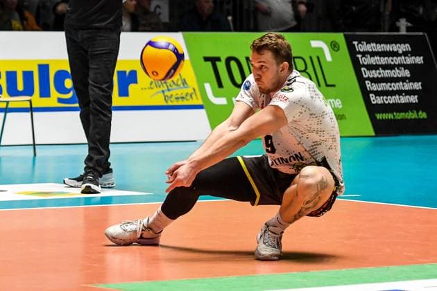 GER, VBL, Playoffs, VfB Friedrichshafen vs Helios GRIZZLYS Giesen 30.03.2024, Spacetech Arena, Friedrichshafen, GER, VBL, Playoffs, VfB Friedrichshafen vs Helios GRIZZLYS Giesen, Playoff Halbfinale, im Bild John Hatch (Giesen, 9)