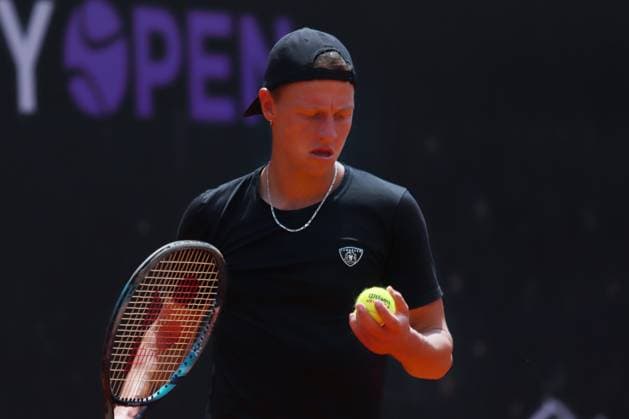 April 3, 2024, Mexico City, Ciudad de Mexico, Mexico: Apr 3, 2024, Mexico City, Mexico: Aidan Mayo (USA) serves to Alessandro Giannessi (ITA) during the Day 4 of the Mexico City Open at Deportivo Chapultepec. on Apr 3, 2024, Mexico City, Mexico. Mexico City Mexico - ZUMAe321 20240403_zsa_e321_028 Copyright: xCarlosxSantiago xEyepixxGroupx