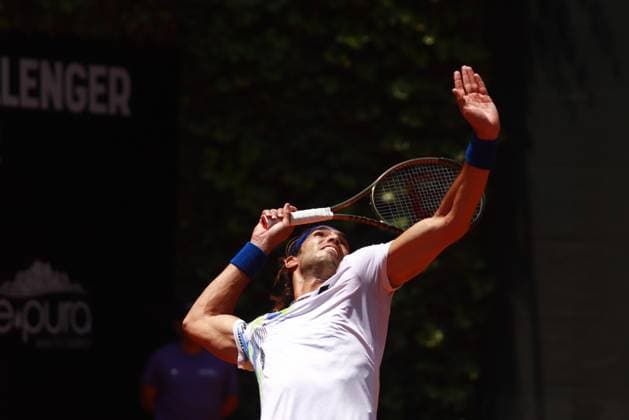 April 3, 2024, Mexico City, Ciudad de Mexico, Mexico: Apr 3, 2024, Mexico City, Mexico: Skander Mansouri (TUN) serves to Marc Polmans (AUS) during the Day 4 of the Mexico City Open at Deportivo Chapultepec. on Apr 3, 2024, Mexico City, Mexico. Mexico City Mexico - ZUMAe321 20240403_zsa_e321_033 Copyright: xCarlosxSantiago xEyepixxGroupx