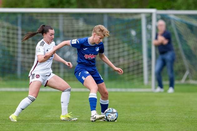 v.li.: Weronika Kaczor (FCN, 10), Paulina Krumbiegel (TSG, 8), Zweikampf, Spielszene, Duell, duel, tackle, tackling, Dynamik, Action, Aktion, 05.04.2024, Sankt Leon-Rot (Deutschland), Fussball, Frauen, Testspiel, TSG 1899 Hoffenheim - 1. FC Nürnberg, 05.04.2024, Sankt Leon-Rot (Deutschland), Fussball, Frauen, Testspiel, TSG 1899 Hoffenheim - 1. FC Nürnberg, DFB DFL REGULATIONS PROHIBIT ANY USE OF PHOTOGRAPHS AS IMAGE SEQUENCES AND OR QUASI-VIDEO.