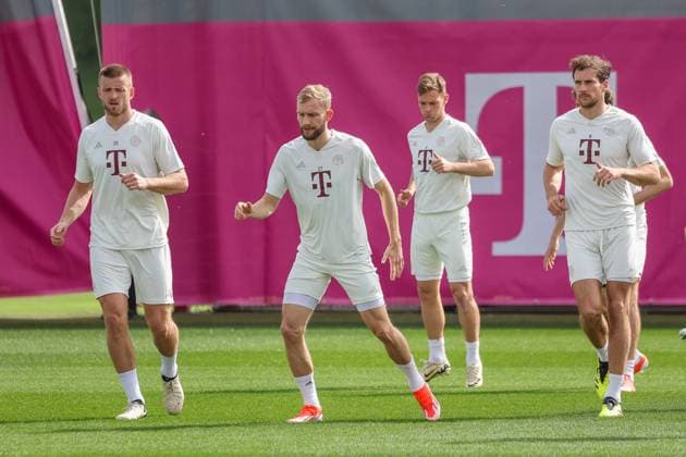 Eric Dier (FC Bayern Muenchen, 15) mit Konrad Laimer (FC Bayern Muenchen, 27) und Leon Goretzka (FC Bayern Muenchen, 08), Joshua Kimmich (FC Bayern Muenchen, 06), Abschlusstraining, FC Bayern Muenchen, Fussball, UEFA Champions League, Viertelfinale Hinspiel, Saison 23 24, 08.04.2024, Abschlusstraining, FC Bayern Muenchen, Fussball, UEFA Champions League, Viertelfinale Hinspiel, Saison 23 24, 08.04.2024 Muenchen Copyright: xEibner-Pressefoto JennixMaulx EP_JML