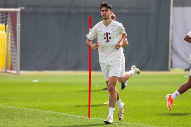Aleksandar Pavlovic (FC Bayern Muenchen, 45), Abschlusstraining, FC Bayern Muenchen, Fussball, UEFA Champions League, Viertelfinale Hinspiel, Saison 23 24, 08.04.2024, Abschlusstraining, FC Bayern Muenchen, Fussball, UEFA Champions League, Viertelfinale Hinspiel, Saison 23 24, 08.04.2024 Muenchen Copyright: xEibner-Pressefoto JennixMaulx EP_JML