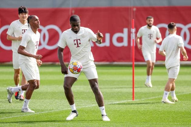 Dayot Upamecano (FC Bayern Muenchen, 02) mit Ball, Abschlusstraining, FC Bayern Muenchen, Fussball, UEFA Champions League, Viertelfinale Hinspiel, Saison 23 24, 08.04.2024, Abschlusstraining, FC Bayern Muenchen, Fussball, UEFA Champions League, Viertelfinale Hinspiel, Saison 23 24, 08.04.2024 Muenchen Copyright: xEibner-Pressefoto JennixMaulx EP_JML