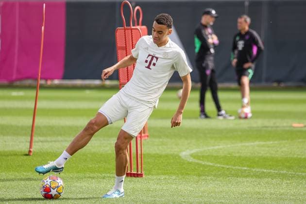 Jamal Musiala (FC Bayern Muenchen, 42) mit Ball, Abschlusstraining, FC Bayern Muenchen, Fussball, UEFA Champions League, Viertelfinale Hinspiel, Saison 23 24, 08.04.2024, Abschlusstraining, FC Bayern Muenchen, Fussball, UEFA Champions League, Viertelfinale Hinspiel, Saison 23 24, 08.04.2024 Muenchen Copyright: xEibner-Pressefoto JennixMaulx EP_JML
