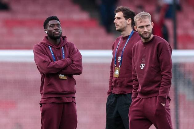09.04.2024, Fussball, Saison 2023 2024, UEFA Champions League, Viertelfinale, Runde 1, Hinspiel, FC Arsenal London - FC Bayern München, v. l. Alphonso Davies (FC Bayern München), Leon Goretzka (FC Bayern München), Konrad Laimer (FC Bayern München) bei der Platzbegehung, London Emirates Stadium Greater London England xRHR-FOTO DEx Copyright: DennisxEwert RHR-FOTOx RHR-FOTO DE