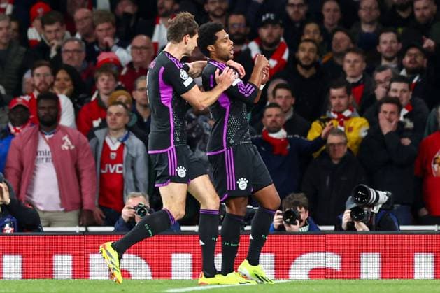 Serge Gnabry of Bayern Munich celebrates scoring the goal with their teammates to make it 1-1 Arsenal v Bayern Munich, UEFA Champions League, Quarter Final, First Leg, Football, Emirates Stadium, London, UK - 09 Apr 2024 EDITORIAL USE ONLY No use with unauthorised audio, video, data, fixture lists, club league logos or live services. Online in-match use limited to 120 images, no video emulation. No use in betting, games or single club league player publications. Copyright: xSimonxDael Shutterstockx 14424047ak