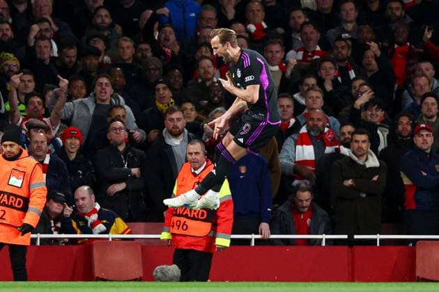 Harry Kane of Bayern Munich celebrates scoring a goal for their side to make it 1-2 Arsenal v Bayern Munich, UEFA Champions League, Quarter Final, First Leg, Football, Emirates Stadium, London, UK - 09 Apr 2024 EDITORIAL USE ONLY No use with unauthorised audio, video, data, fixture lists, club league logos or live services. Online in-match use limited to 120 images, no video emulation. No use in betting, games or single club league player publications. Copyright: xSimonxDael Shutterstockx 14424047ar