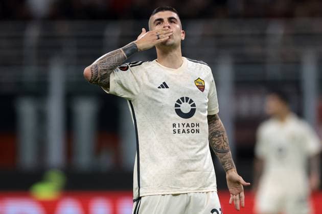 Fußball, EL, AC Mailand - AS Rom Milan, Italy, 11th April 2024. Gianluca Mancini of AS Roma celebrates after scoring to give the side a 1-0 lead during the UEFA Europa League match at Giuseppe Meazza, Milan. Picture credit should read: Jonathan Moscrop Sportimage EDITORIAL USE ONLY. No use with unauthorised audio, video, data, fixture lists, club league logos or live services. Online in-match use limited to 120 images, no video emulation. No use in betting, games or single club league player publications. SPI-3069-0003
