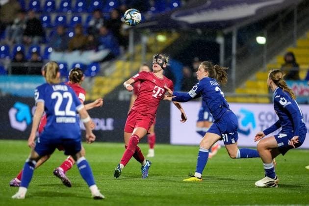 v.li.: Celina Degen (Köln, 5), Jana Feldkamp (TSG, 31), Zweikampf, Spielszene, Duell, duel, tackle, tackling, Dynamik, Action, Aktion, 15.04.2024, Sinsheim (Hoffenheim) (Deutschland), Fussball, Google Pixel Frauen-Bundesliga, TSG 1899 Hoffenheim - 1. FC Köln, DFB DFL REGULATIONS PROHIBIT ANY USE OF PHOTOGRAPHS AS IMAGE SEQUENCES AND OR QUASI-VIDEO.