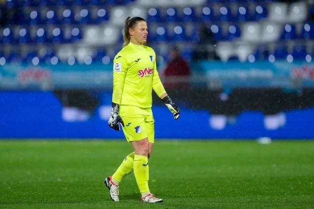 Martina Tufekovic (Torwart, Torhüterin, TSG, 1), enttäuscht schauend, Enttäuschung, Frustration, disappointed, pessimistisch, Aktion, Action, Spielszene, 15.04.2024, Sinsheim (Hoffenheim) (Deutschland), Fussball, Google Pixel Frauen-Bundesliga, TSG 1899 Hoffenheim - 1. FC Köln, DFB DFL REGULATIONS PROHIBIT ANY USE OF PHOTOGRAPHS AS IMAGE SEQUENCES AND OR QUASI-VIDEO.