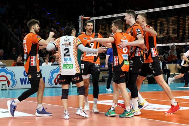 DEU, DVV, 1.VBL, BR Volleys vs. VfB Friedrichshafen, 15.04.2024, Max-Schmeling-Halle, Berlin, DEU, DVV, 1.VBL, BR Volleys vs. VfB Friedrichshafen, im Bild BR Volleys-Spielerkreis Foto: Juergen Engler nordphoto GmbH