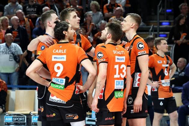 DEU, DVV, 1.VBL, BR Volleys vs. VfB Friedrichshafen, 15.04.2024, Max-Schmeling-Halle, Berlin, DEU, DVV, 1.VBL, BR Volleys vs. VfB Friedrichshafen, im Bild BR Volleys-Spielerkreis Foto: Juergen Engler nordphoto GmbH