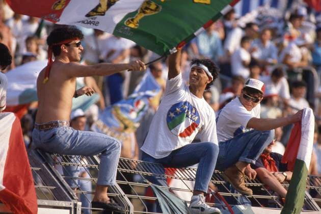 Italienische Fans, Jubel, jubeln, Freude, cheers, allgemein, feature, Randmotiv, Symbolfoto Italien (ITA) - Spanien (ESP) 1:0, Fussball EM EURO 1988 in Deutschland, 14.06.1988 im Waldstadion Frankfurt, Â