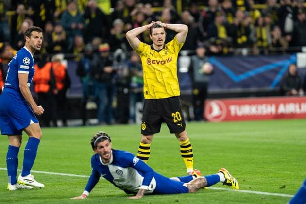 GER, UEFA Champions League, Borussia Dortmund vs Atlà tico Madrid Atletico Madrid 16.04.2024, Signal Iduna Park, Dortmund, GER, UEFA Champions League, Borussia Dortmund vs Atlà tico Madrid Atletico Madrid Im Bild: Marcel Sabitzer (BV Borussia Dortmund, 20) verärgert, enttäuscht, sauer, Hände am Kopf, Gestik, Mimik, Emotionen