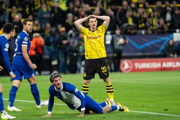 GER, UEFA Champions League, Borussia Dortmund vs Atlà tico Madrid Atletico Madrid 16.04.2024, Signal Iduna Park, Dortmund, GER, UEFA Champions League, Borussia Dortmund vs Atlà tico Madrid Atletico Madrid Im Bild: Marcel Sabitzer (BV Borussia Dortmund, 20) verärgert, enttäuscht, sauer, Hände am Kopf, Gestik, Mimik, Emotionen